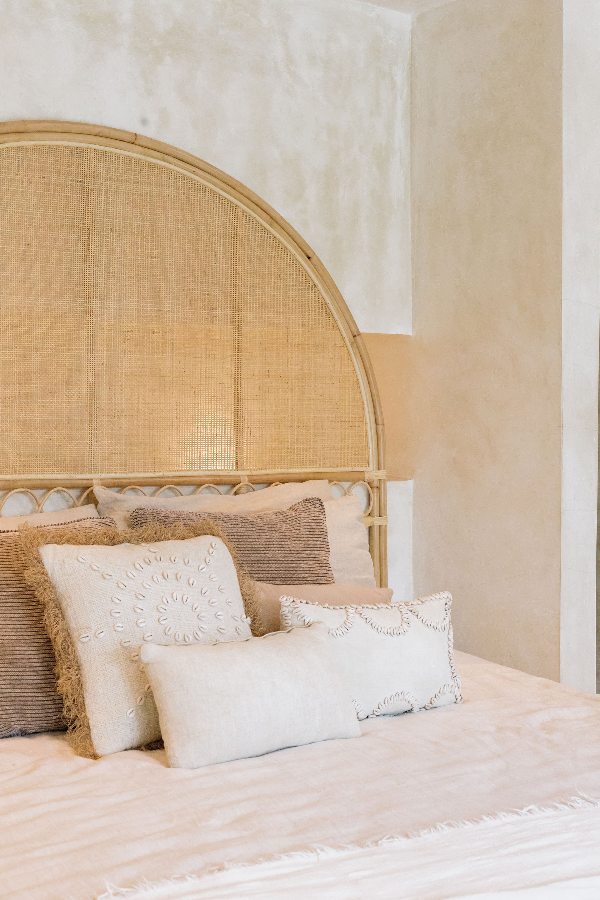 Arched Closed Webbing Bedhead