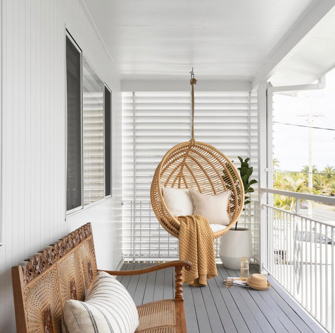 Round hanging chair